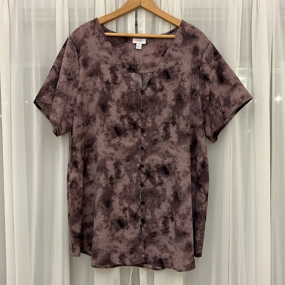 LuLaRoe - Shannan top size XL.